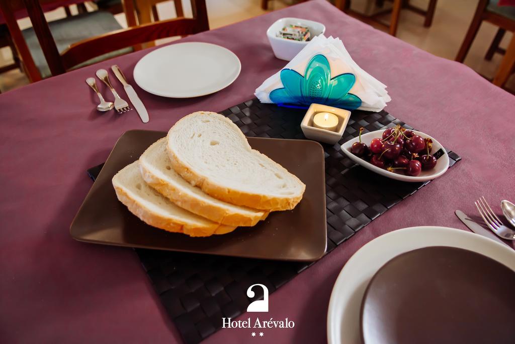 Hotel Arevalo เกว็งกา ภายนอก รูปภาพ