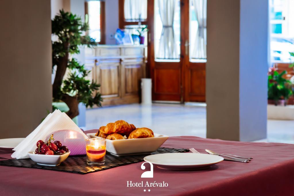 Hotel Arevalo เกว็งกา ภายนอก รูปภาพ